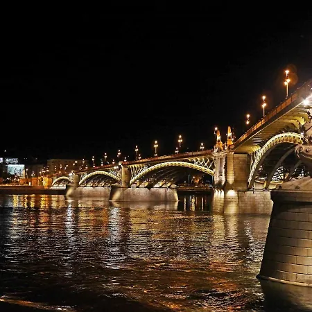 Ombre With Parking Option Appartement Budapest
