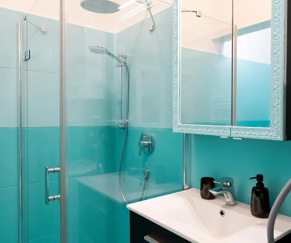 Ombre With Parking Option Appartement